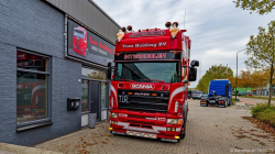 20251019-Tom-Holding-00270